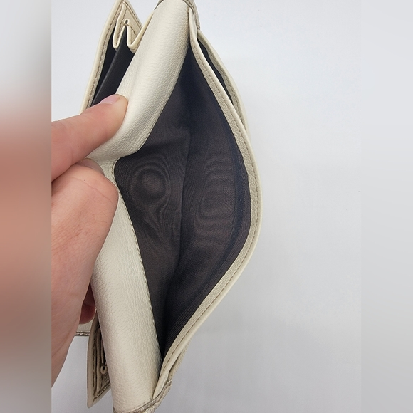 Authentic Preowned Gucci Bifold Wallet - Picture 13 of 16